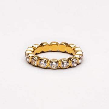 Anillo brillante con cuentas