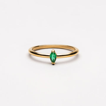 Anillo de esmeralda delicada