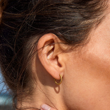 Pendientes de aros retorcidos
