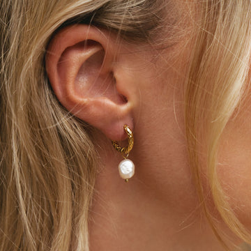 Pendientes de aro con perlas martilladas